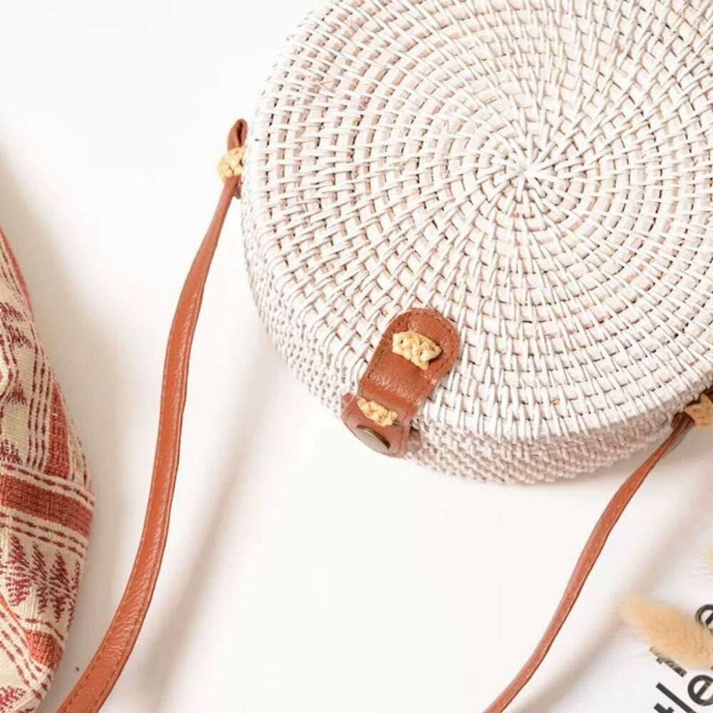 Handwoven Round Rattan Straw Bag for Women Shoulder Leather Button Straps Natura - Picture 3 of 6